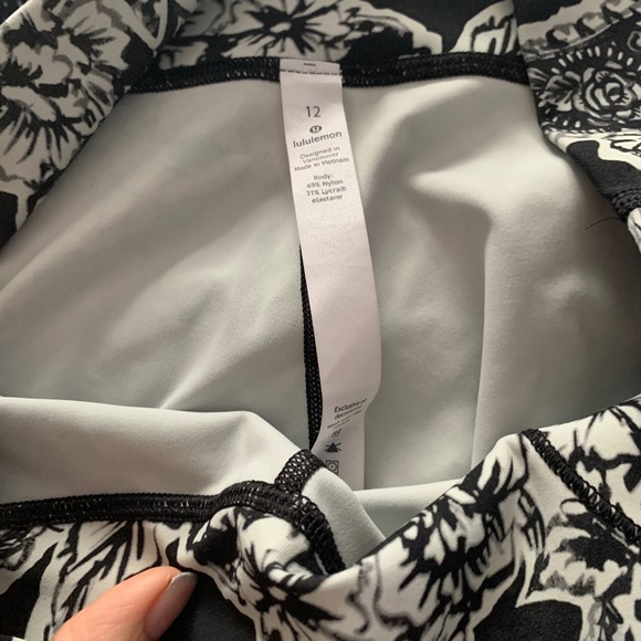 Lululemon leggings - Picture 2 of 4